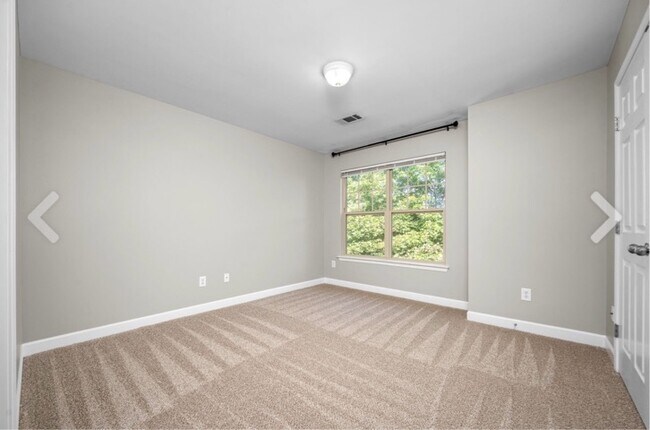 Building Photo - 105 4th Ave