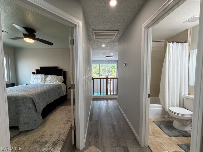 Building Photo - 2724 Monrovia Dr