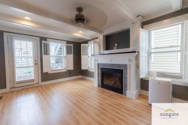 Building Photo - 3206 Hudson St