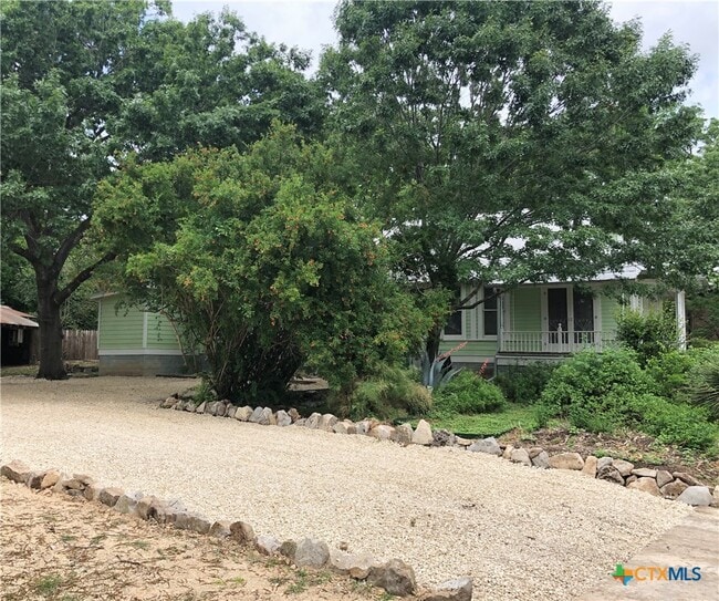 Building Photo - 414 W San Antonio St