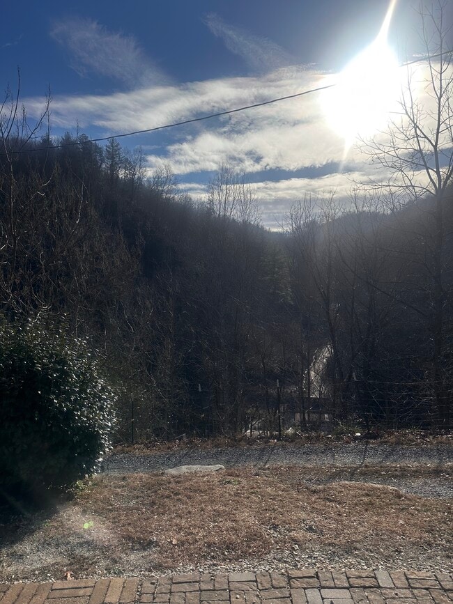 Building Photo - 2080 Silvermine Rd