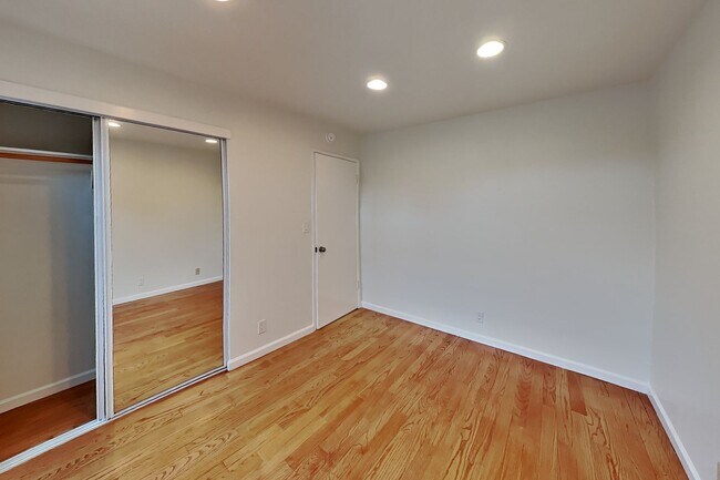 Building Photo - 2331 Sweetwater Dr