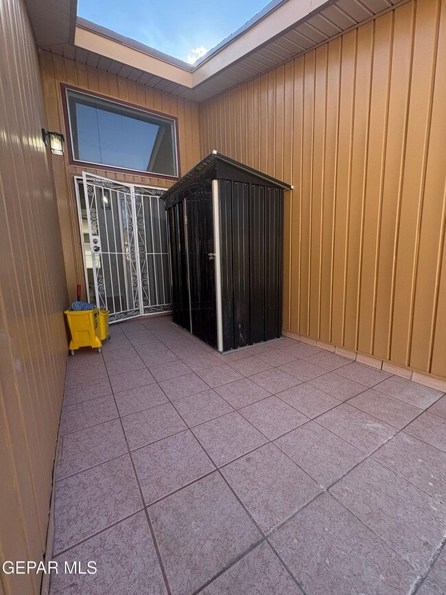 Building Photo - 11369 Lake Loy Dr