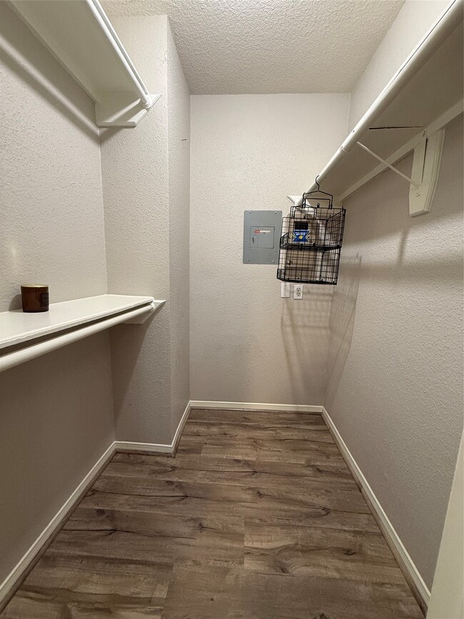 Building Photo - 1880 White Oak Dr