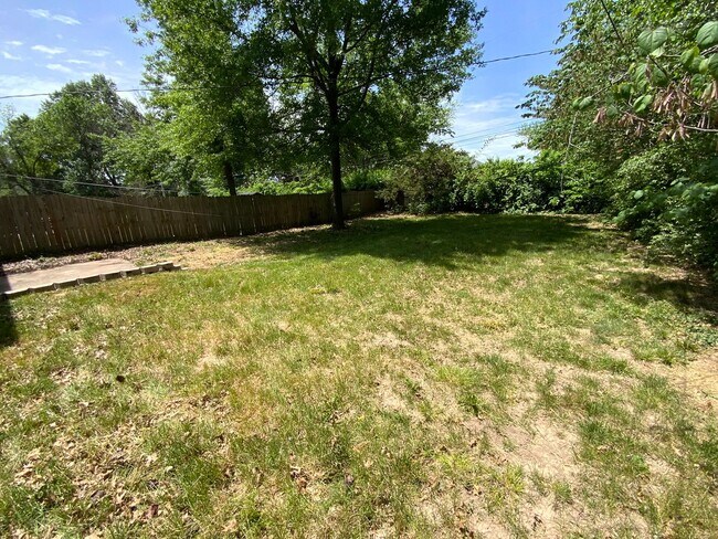 Building Photo - 409-411 Brewer Dr