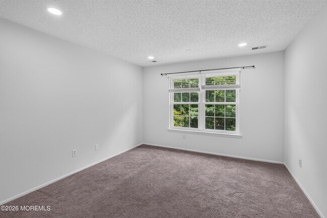 Building Photo - 92 Des Moines Ct