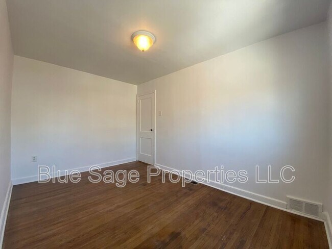 Building Photo - 7007 Greenwood Ave