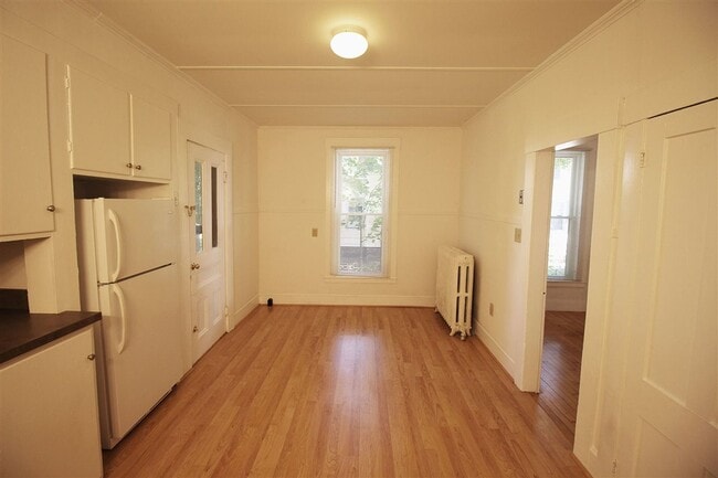 Building Photo - 12 Monroe St