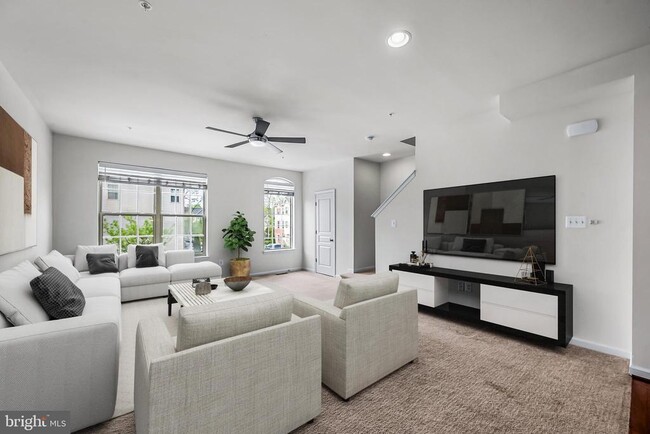 Building Photo - 644 Shore Forest Dr