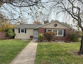 Building Photo - 6 Wells Farm Dr