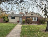 Building Photo - 6 Wells Farm Dr