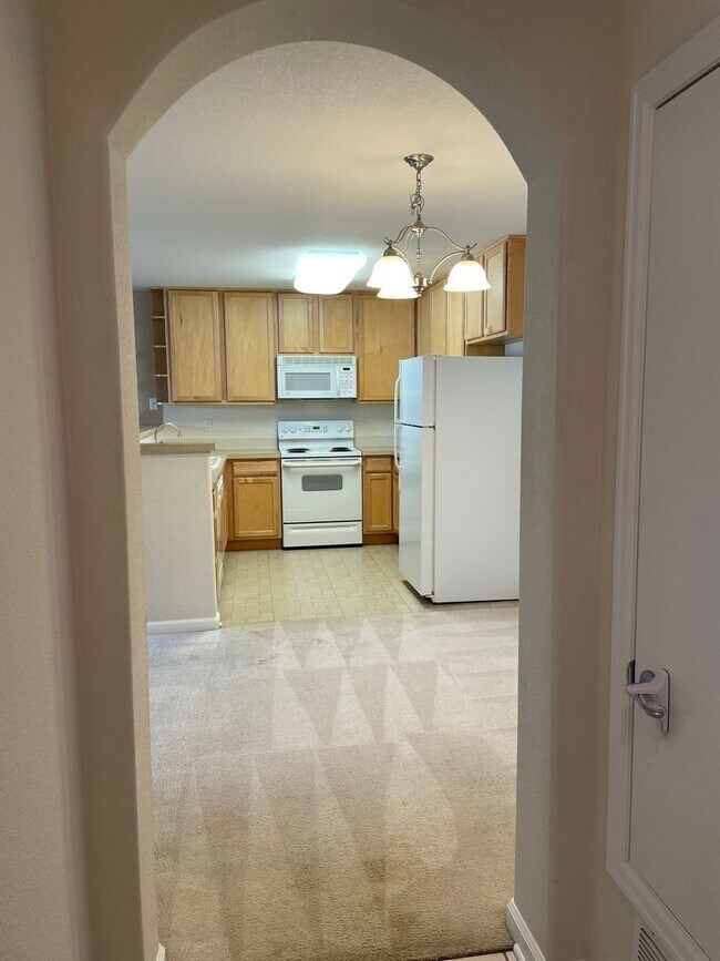 Building Photo - 2 bed/2 bath 2nd-floor condo in Lakeshores at Centerra.