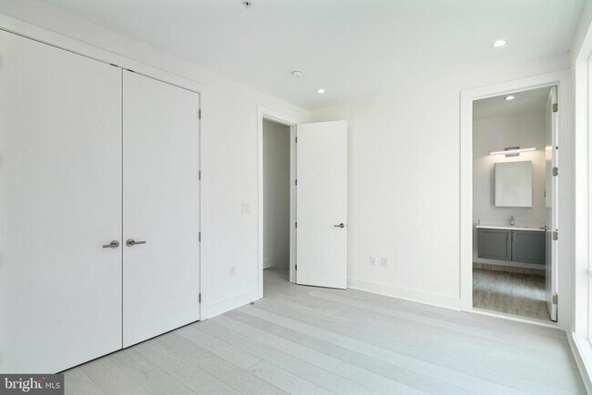 Building Photo - 142 S Front St