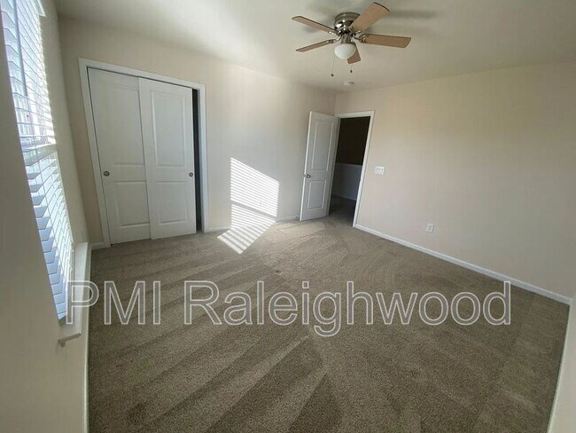 Building Photo - 2124 Fox Chapel Pl