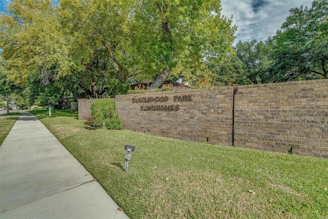 Primary Photo - 3025 Hulen Ct