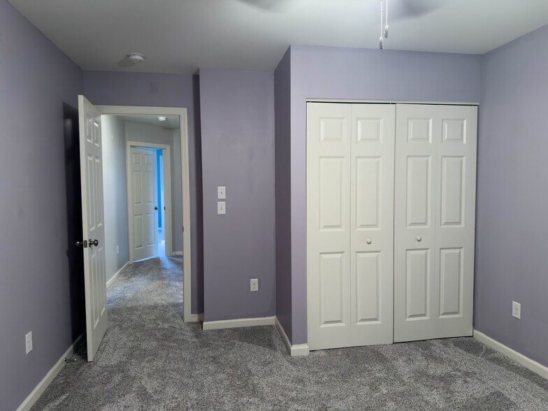 Building Photo - 111 N Village Cir