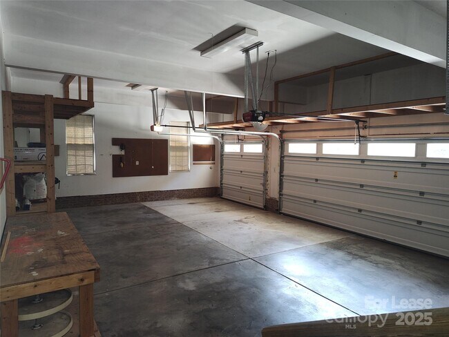 Building Photo - 9009 Hammersley Dr