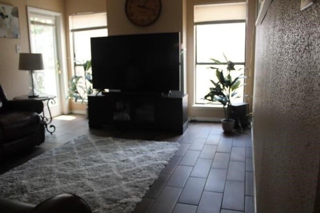 Building Photo - 10047 Westpark Dr