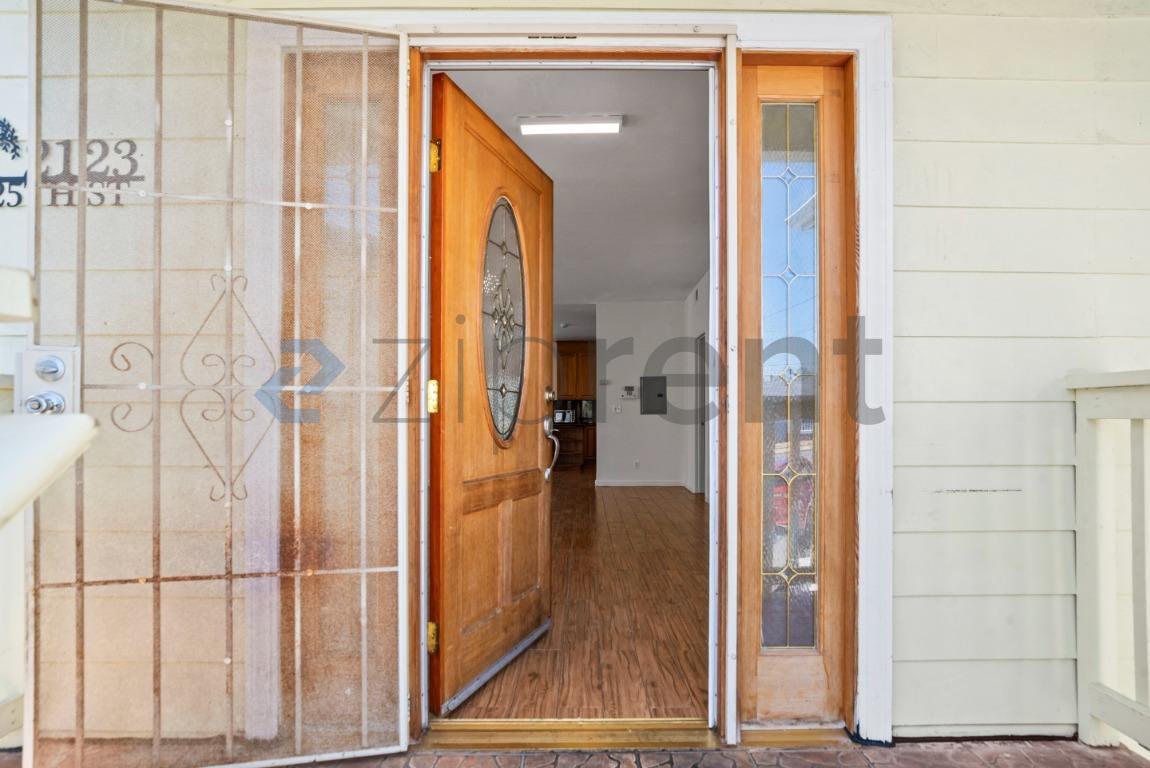 Building Photo - Unit