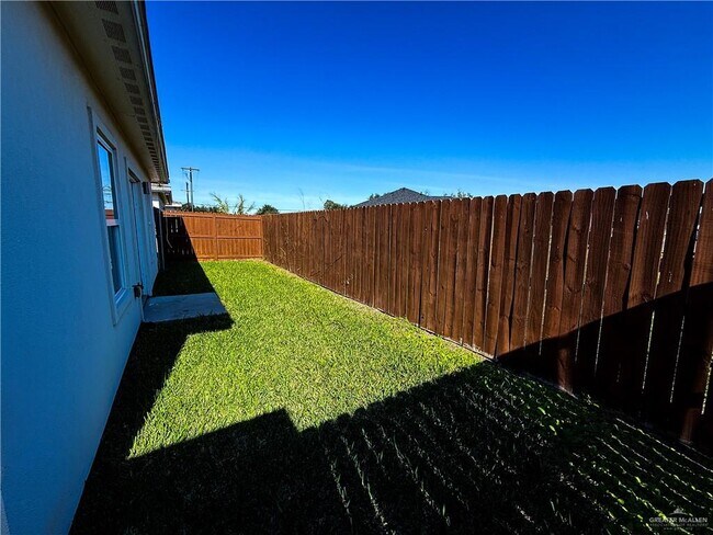 Building Photo - 16 Angelina Dr