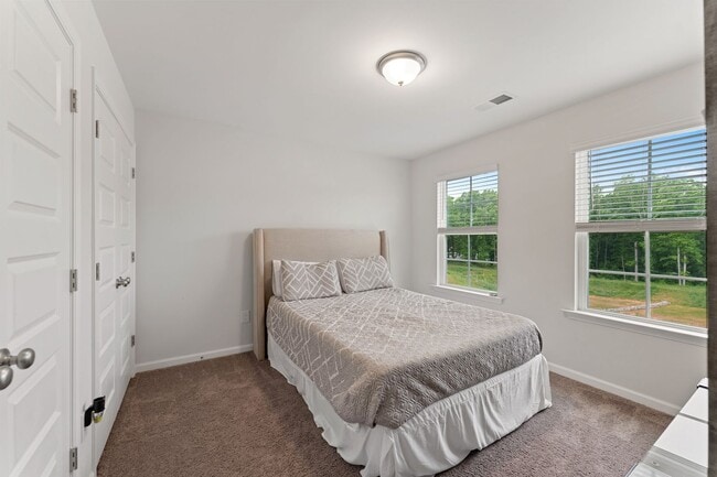 Building Photo - 505 S Oak Crst Dr