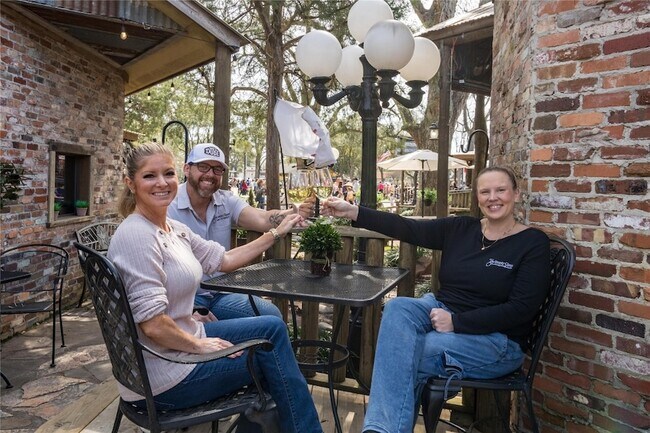 Building Photo - 9835 Willow Creek Commerce Dr