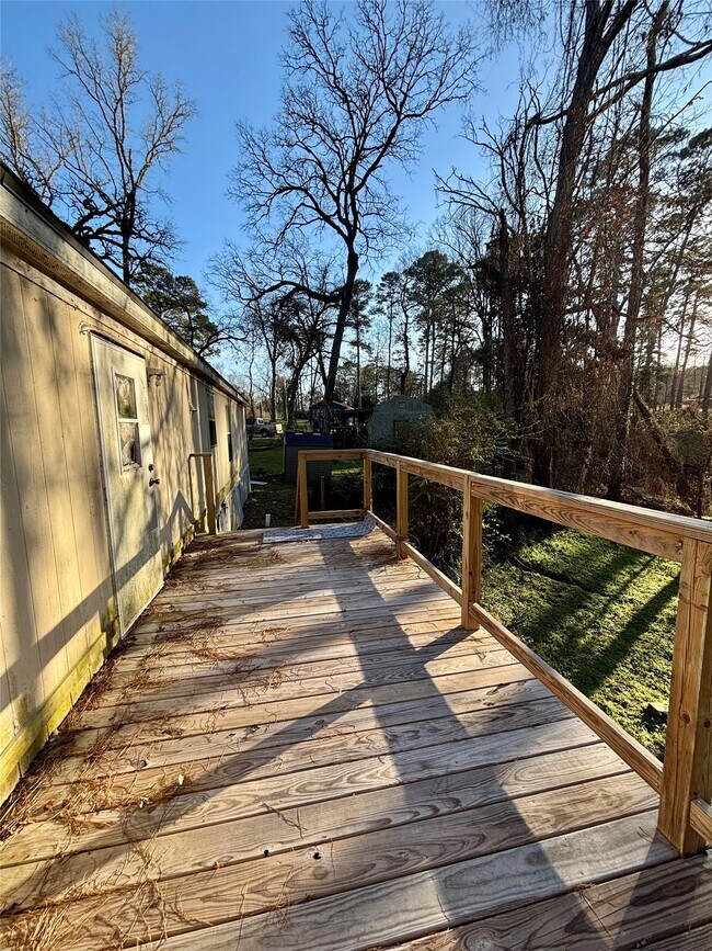 Building Photo - 111 Lakeside Woods Dr