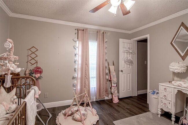 Building Photo - 113 Varsity Cir