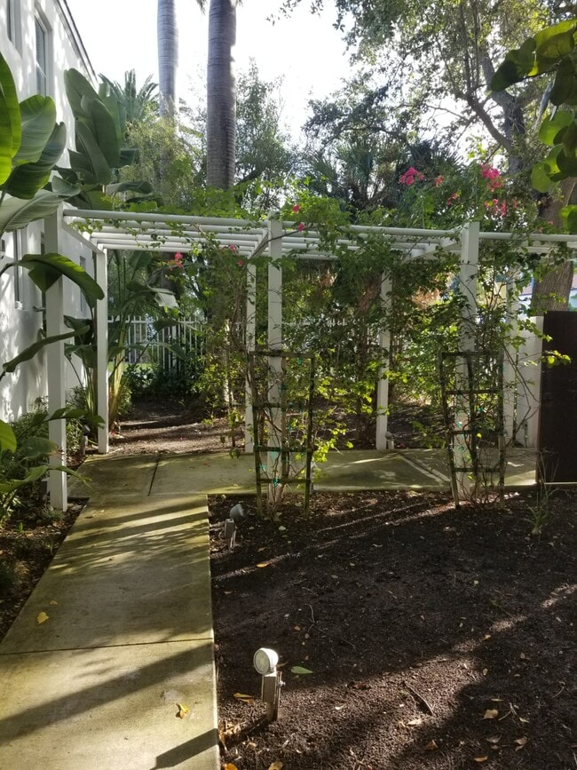 Building Photo - 1419 West Ave