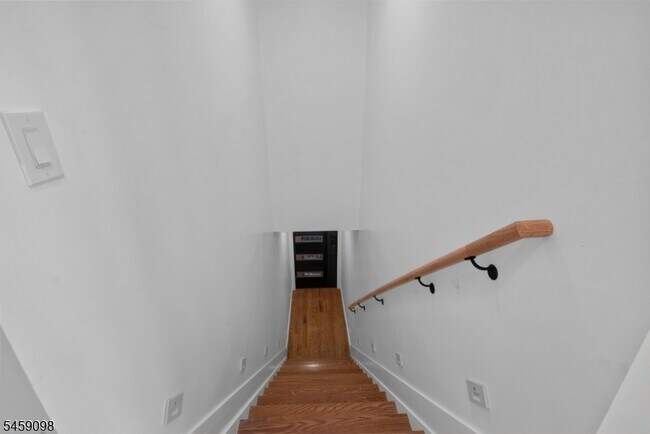 Building Photo - 144 N 14th St