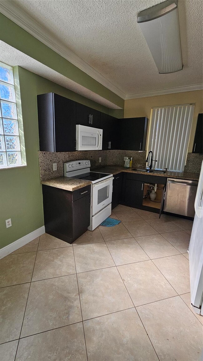 Building Photo - 6960 SW 39th St