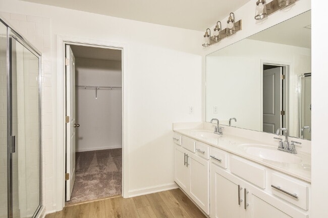 Building Photo - 319 Foxhill Dr