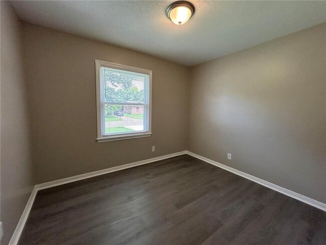 Building Photo - 506 Seville Dr