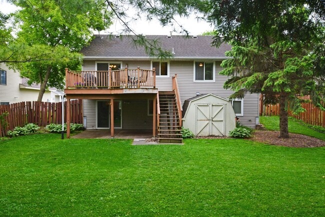 Building Photo - Spacious 3-Bedroom with Walkout and Fully Fenced Yard in Eagan