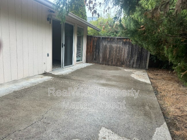 Building Photo - 1467 Cameo Ct