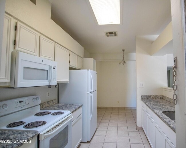Building Photo - 1302 S Triviz Dr