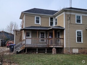 Building Photo - Large 1 bed upper Heat & Water included