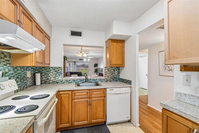 Building Photo - 11110 Carriage Hill Dr