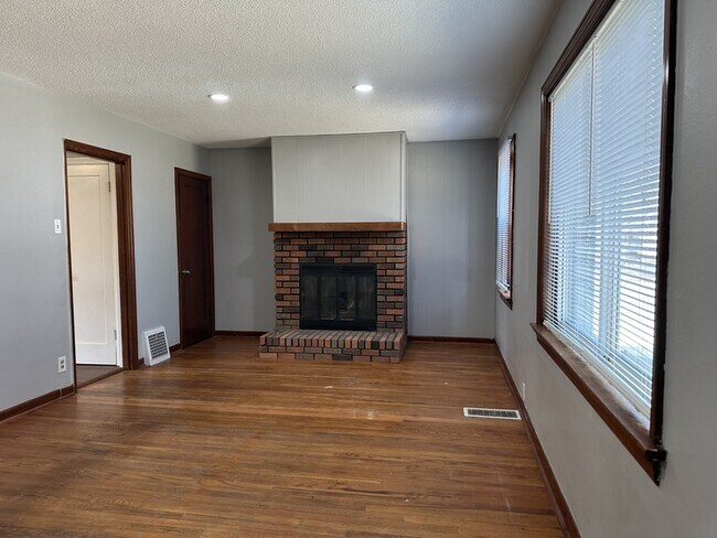 Building Photo - 1475 W Duchesne Dr