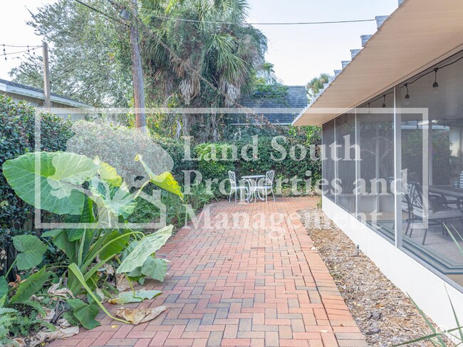 Building Photo - 327 Easton Dr