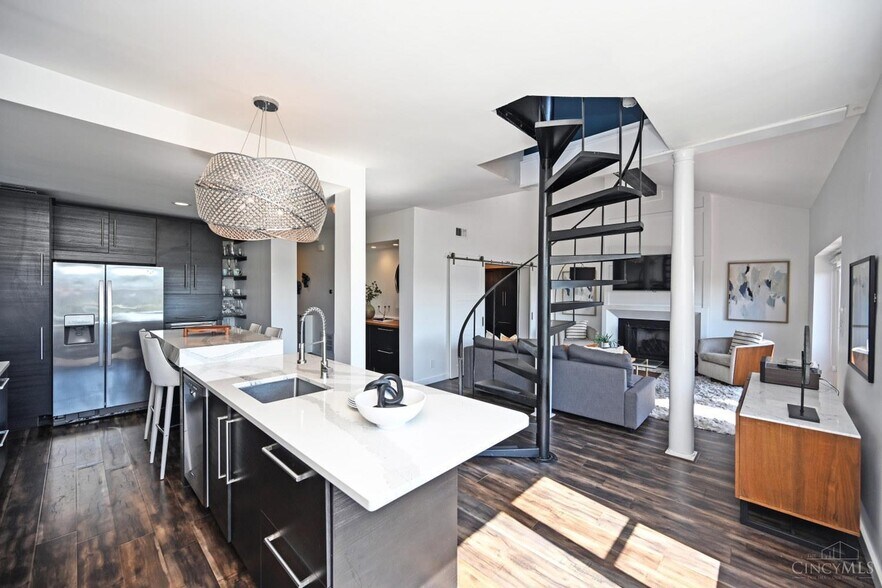 Kitchen looking into Living Room - 1005 Hill St