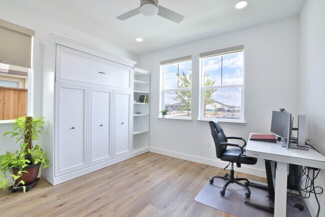 Building Photo - 2887 Penrose Ln