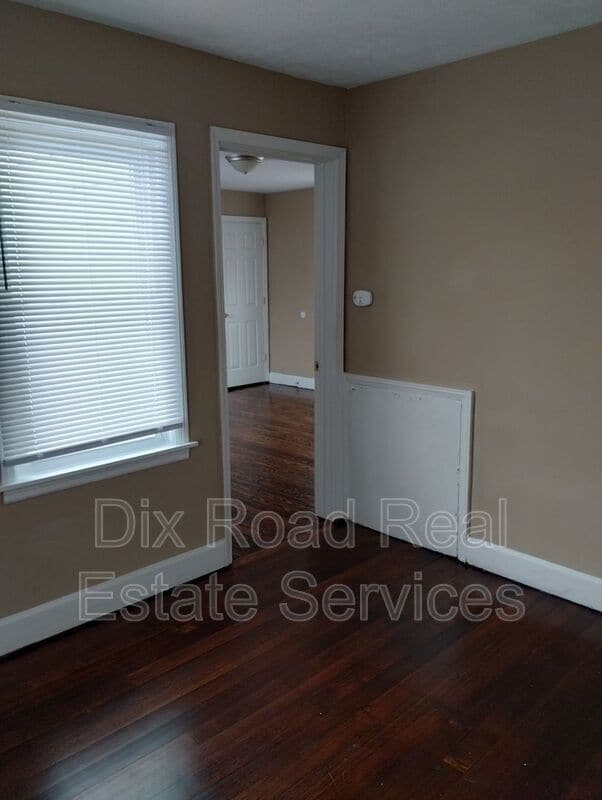 Building Photo - 1724 Parkamo Ave