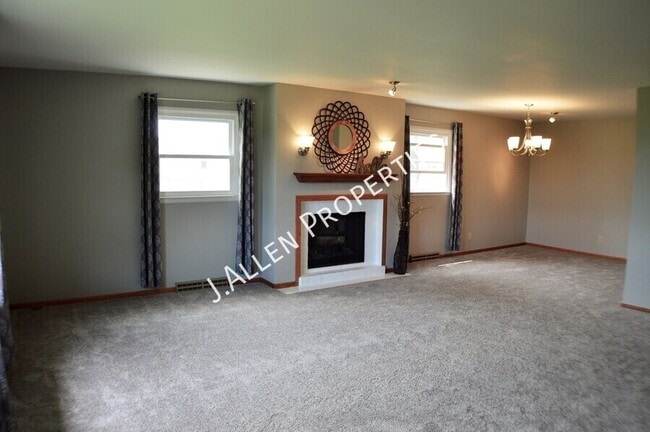 Building Photo - 2219 Sunset Ave