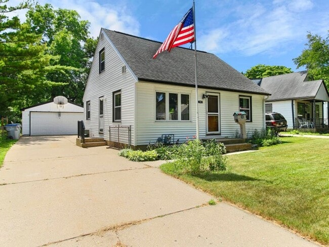 Building Photo - 4 Bedroom Cape Cod with Large Partially Fenced Yard