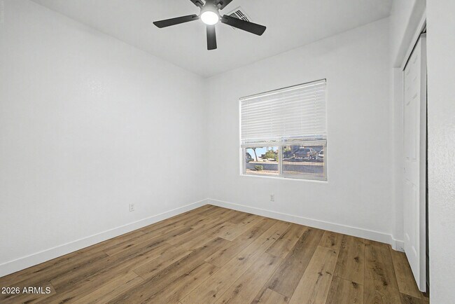 Building Photo - 706 E Las Colinas Pl