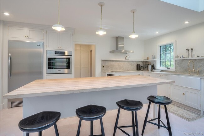 Building Photo - 210 Robinson Ln