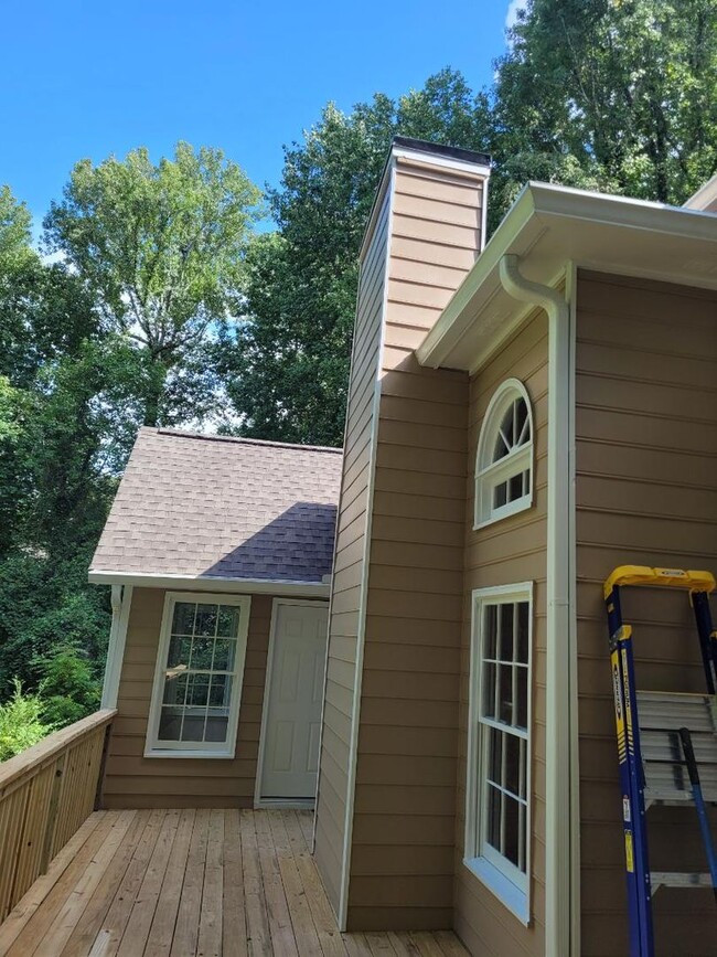 Building Photo - Amazing Four Bedroom Open Floorplan