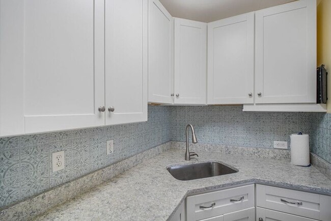 Building Photo - 1109 Caroline St