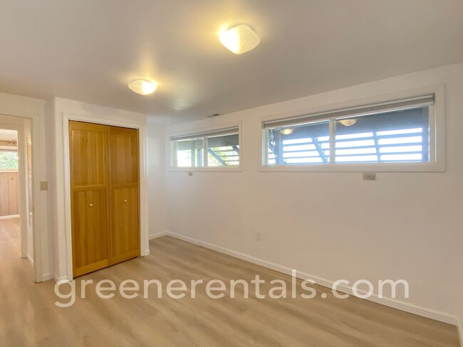 Building Photo - Cooper Point Daylight Basement ADU with Wa...